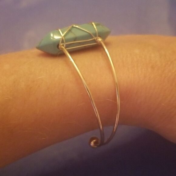 Turquoise gold tone cuff bracelet - Picture 7 of 10